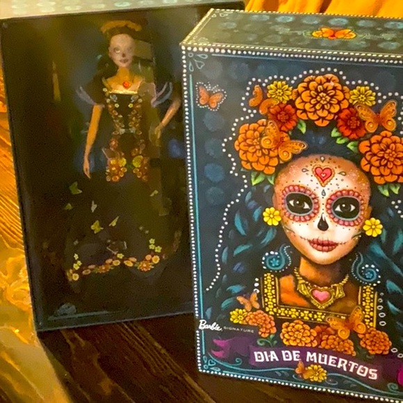 -SEALED- 2019 DIA DE MUERTOS BLACK LABEL SIGNATURE BARBIE - RARE MINT CONDITION! - Picture 3 of 16